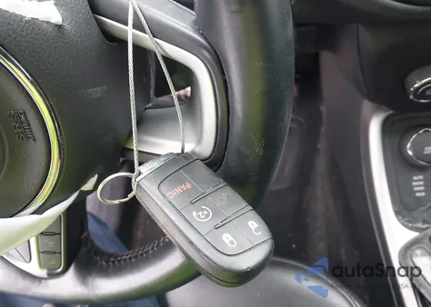 2018 Jeep Compass Latitude 4X4 z USA, uszkodzony, nr VIN 3C4NJDBB6JT232177